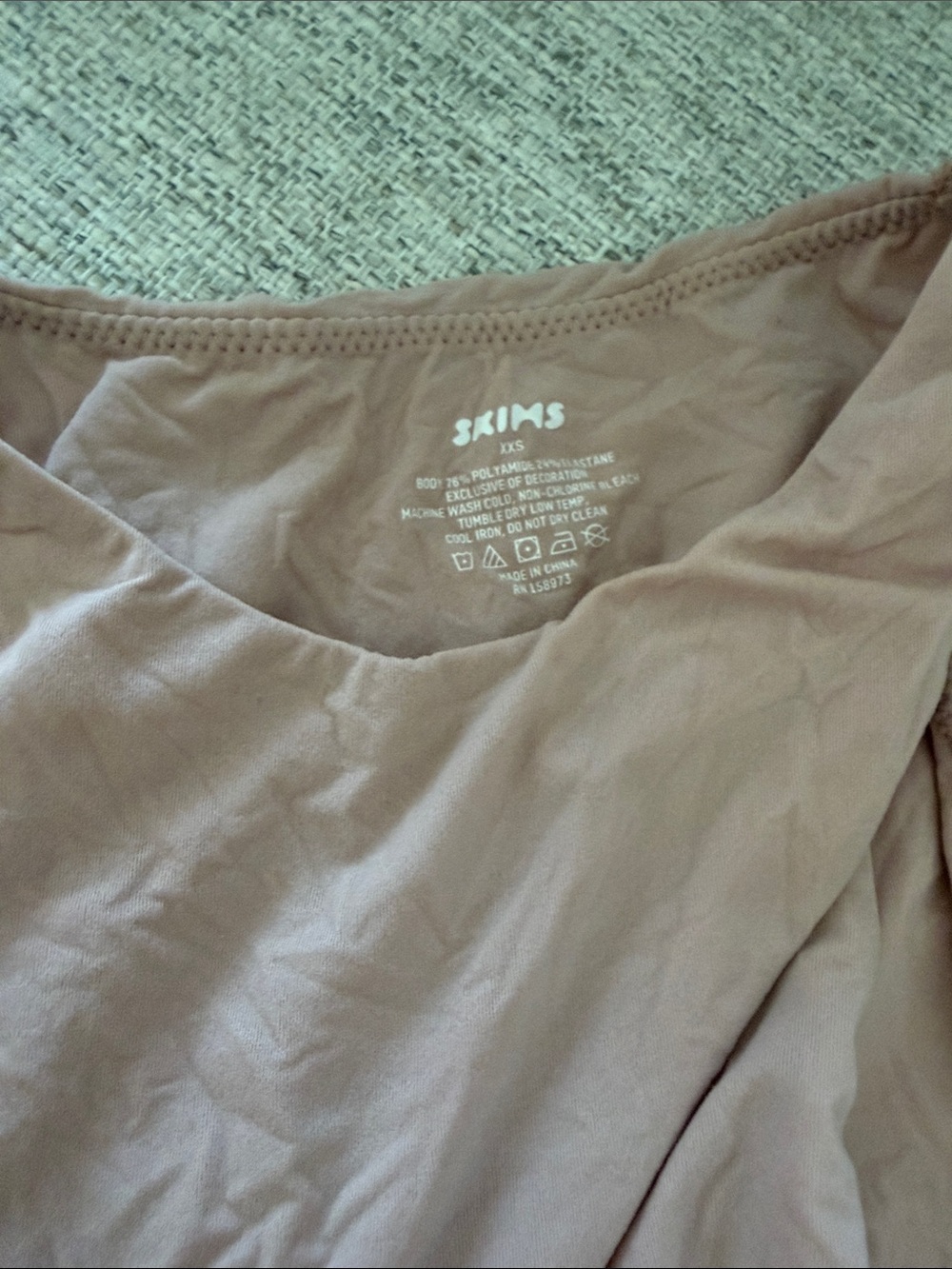 SOLD OUT color Skims light pink xxs SKIMS Fits Everybody High Neck Bodysuit - Picture 4 of 4